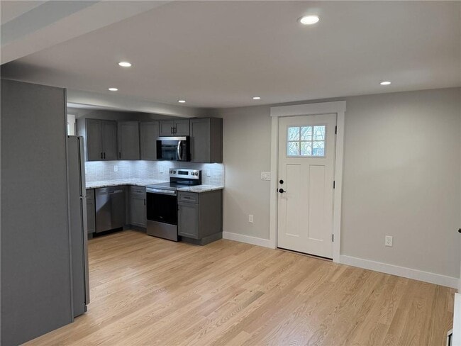 Building Photo - 863 Main St