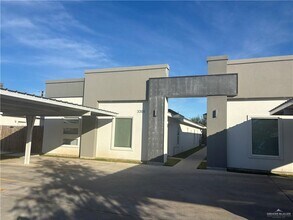 Building Photo - 10 S Colt Ln