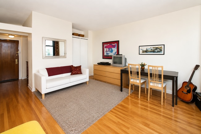 Foto del edificio - 1615 Q St NW