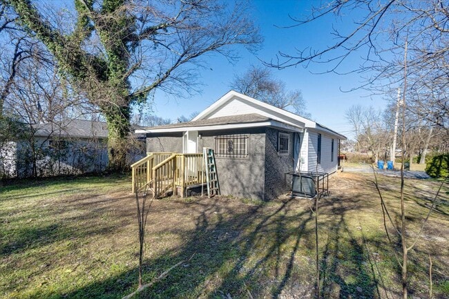 Building Photo - 2210 Milne St