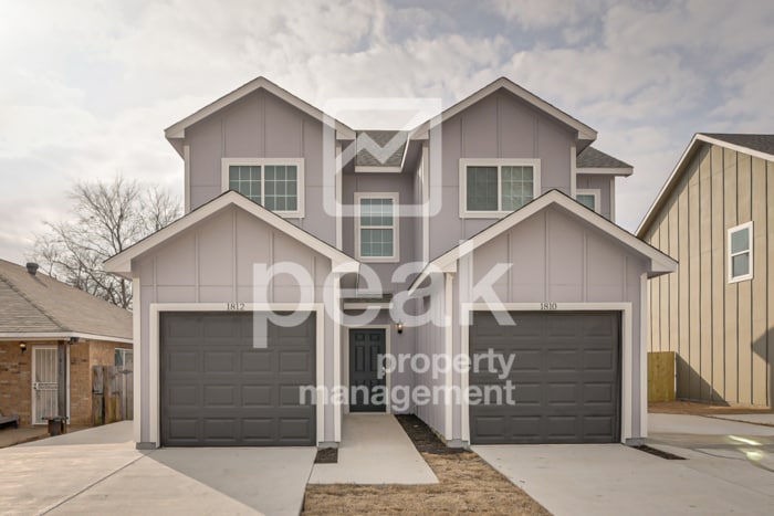 Photo - $1499! 2Bed/1.5bath Duplex Available for R...