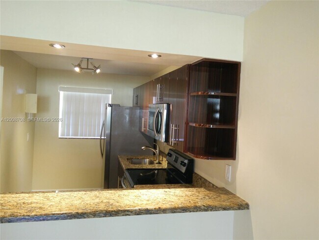 Foto del edificio - 3285 Foxcroft Rd