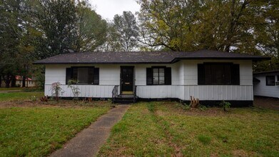 Building Photo - 3964 Del Rosa Dr