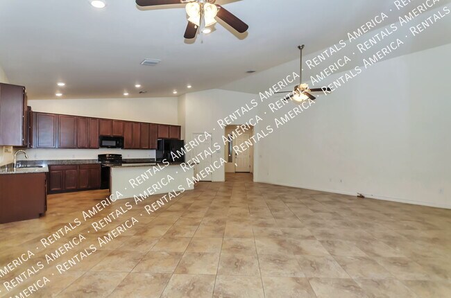 Building Photo - 8298 E Magee Hill Loop