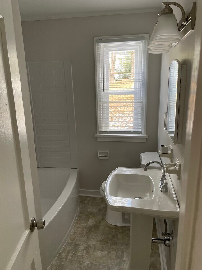 Baño - 6630 Fitzhugh Ave