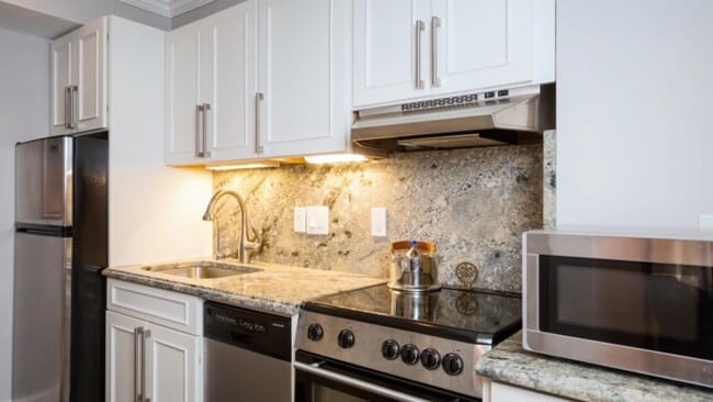 Building Photo - 365 Beacon St