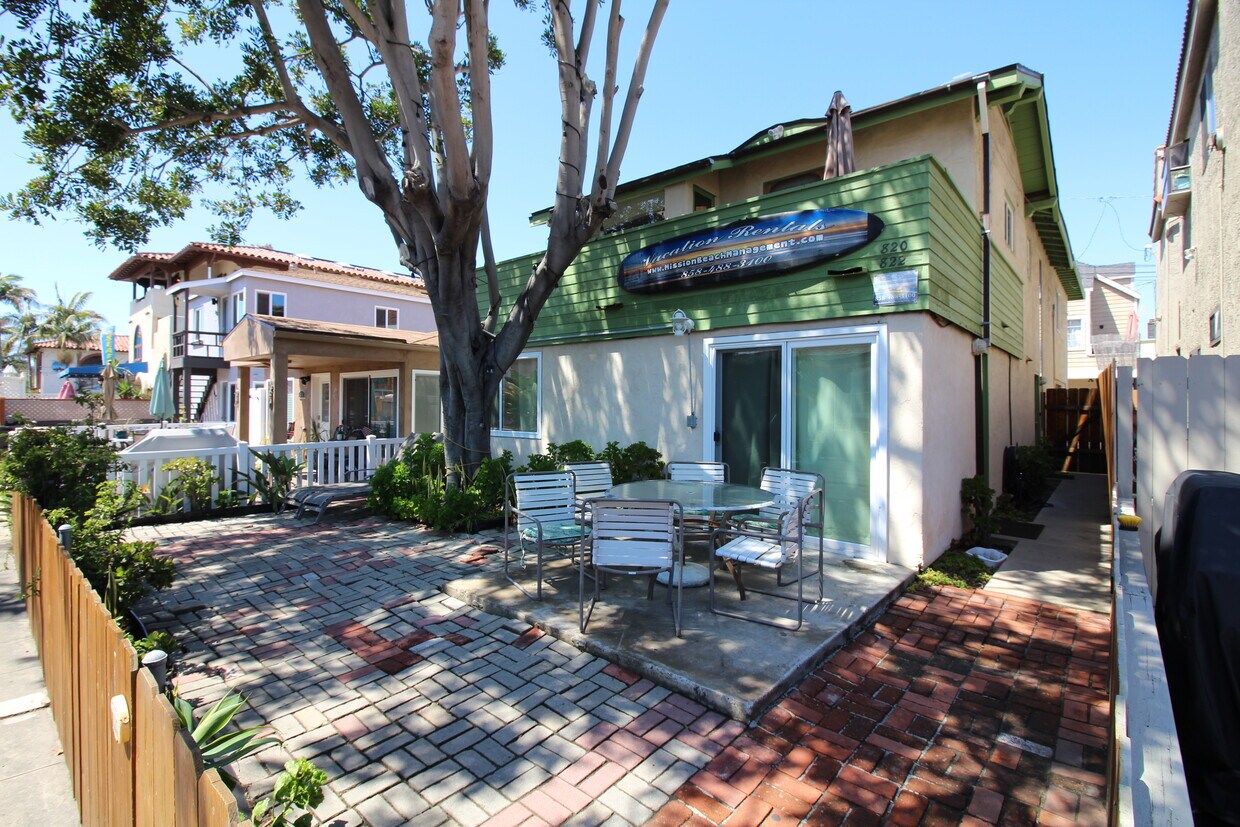 Foto principal - 822 Island Ct