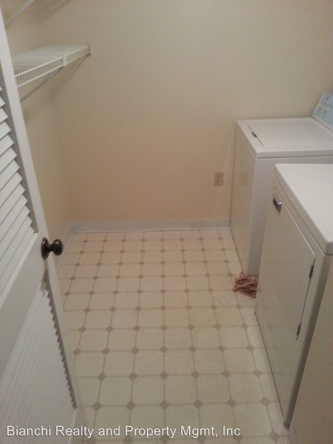 Foto del edificio - 1204 Pine Ridge Cir W