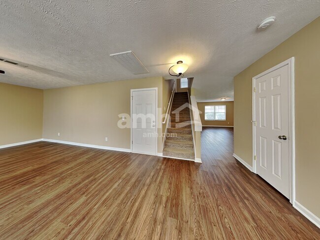 Building Photo - 1311 Chopin Ct S
