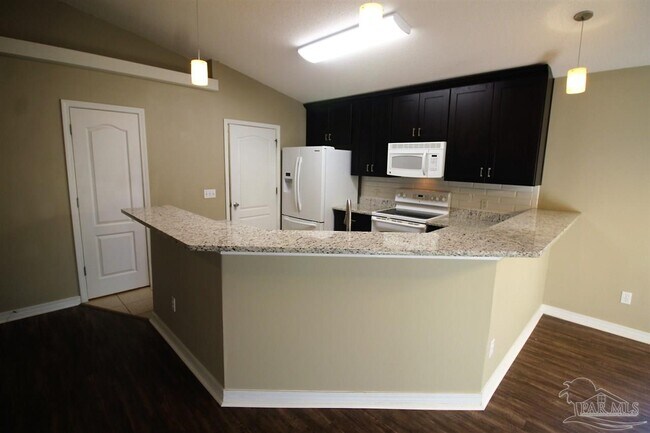 Foto del edificio - 745 Forgotten Creek Ln