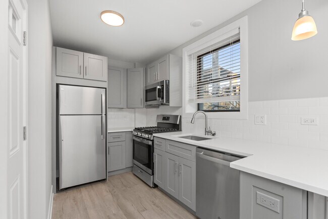 Building Photo - 1131 Oak Ave