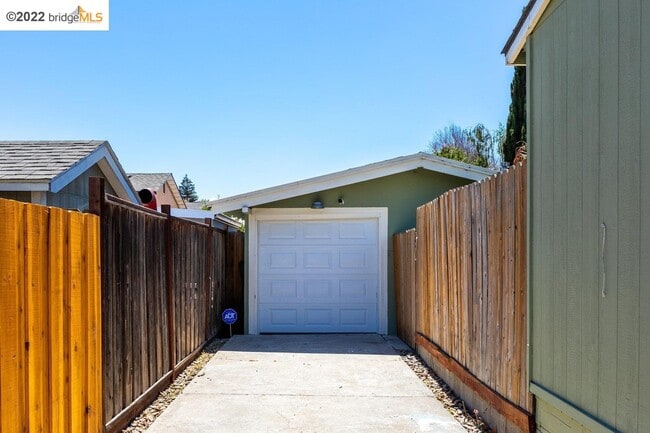 Building Photo - 937 Blossom Way