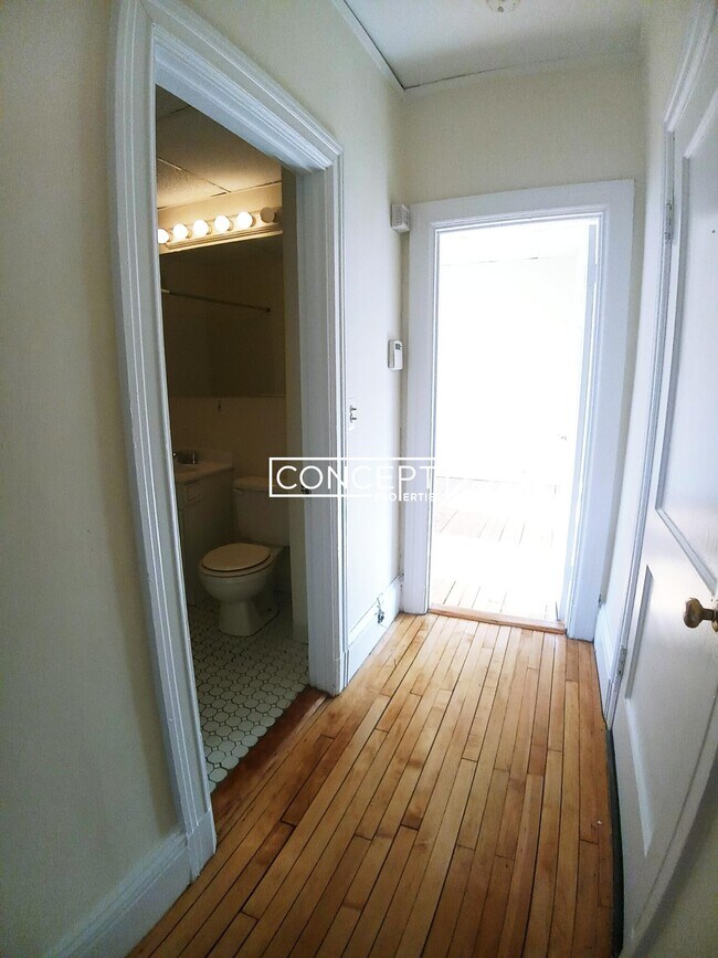 Building Photo - 441 Cambridge St