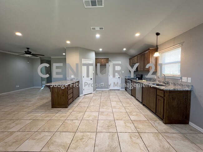 Building Photo - Cute and Clean 3/2/2 in Weatherford For Rent!