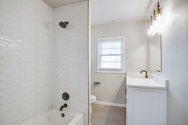Building Photo - PRE LEASING for Fall 2026! 4 bedrooms 2 bath in Tech Terrace!