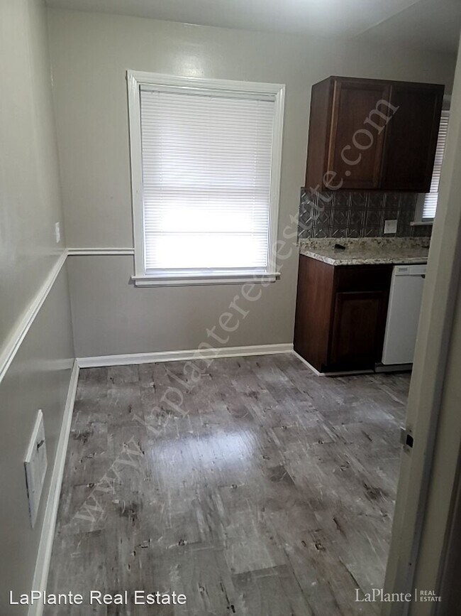 Building Photo - 3 br, 1 bath House - 3437 Saint Bernard Dr...