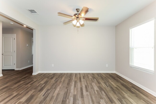 Building Photo - 15653 Del Norte Dr