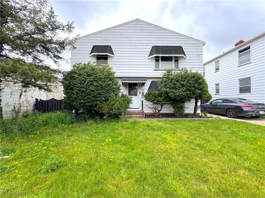 9309 Garfield Blvd Garfield Heights, OH 44125 – photo 1