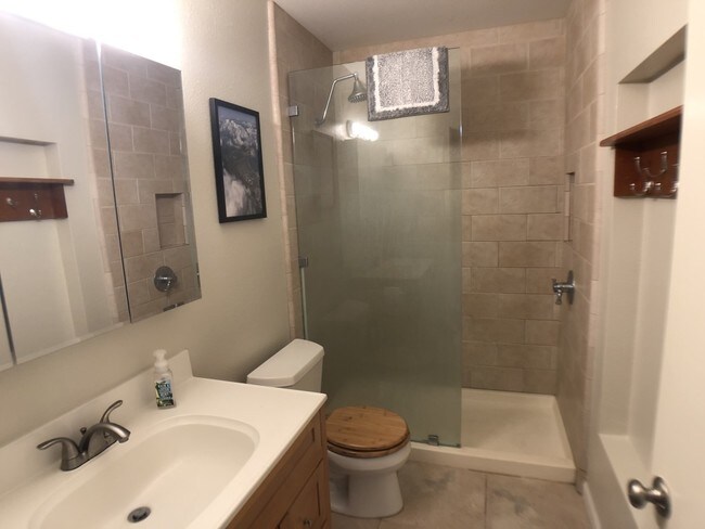 Building Photo - 44-145-145 Laha St