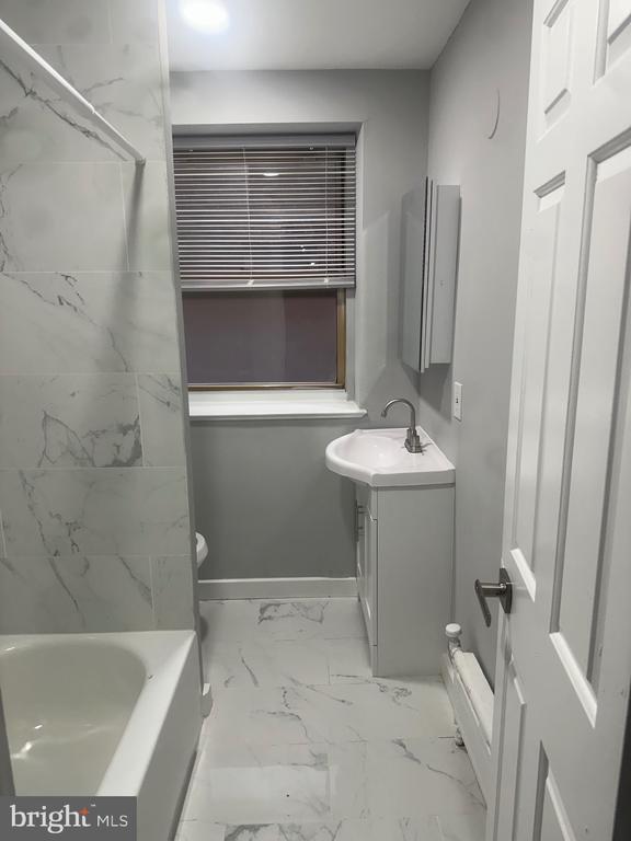 Foto del edificio - 215 W Walnut Ln