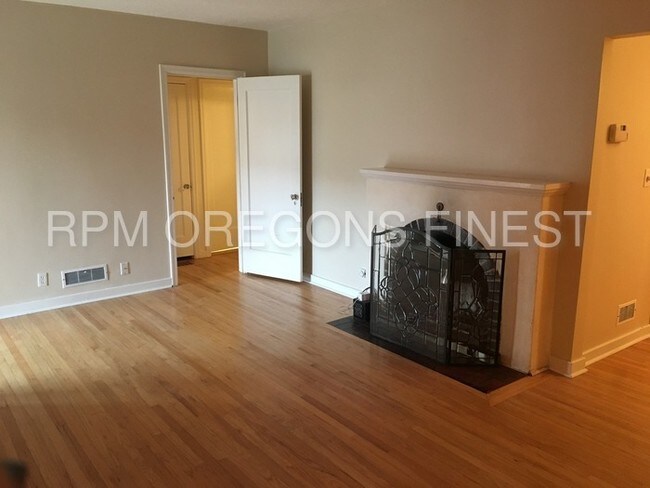 Building Photo - Cozy home in