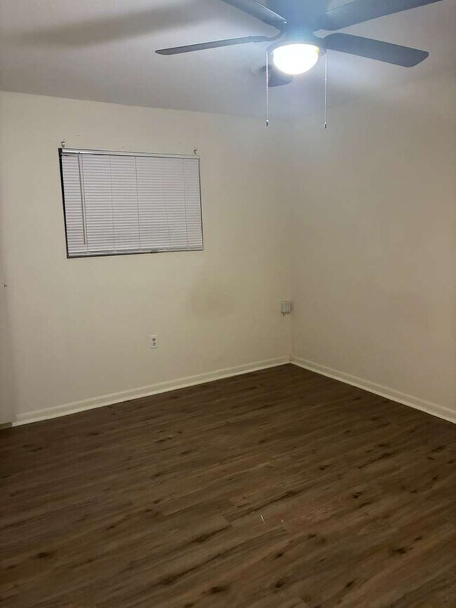 Foto del edificio - 228 Melrose Dr