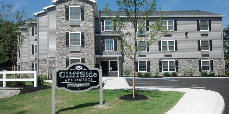 Cliffside Apartments - 723 S Atherton St