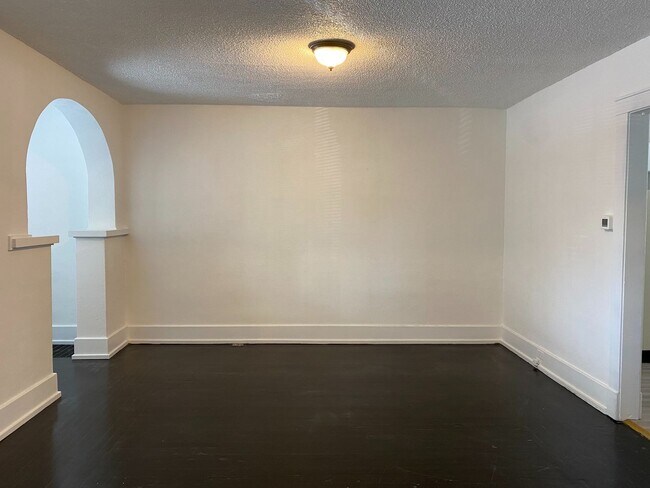 Foto del edificio - 3222-3224 S Adams Ave
