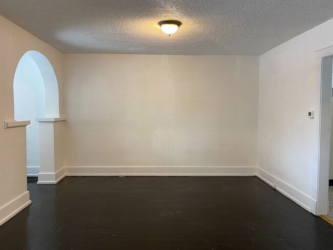 Foto del edificio - 3222-3224 S Adams Ave