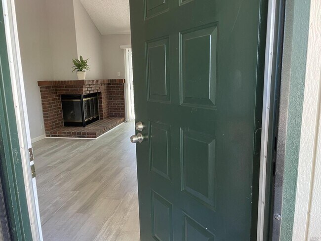 Foto del edificio - 725 Chadwick Ln