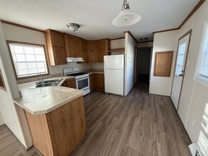 Building Photo - 48 Finch St