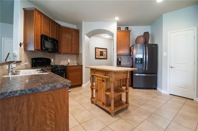 Building Photo - 913 Buffalo Creek Dr