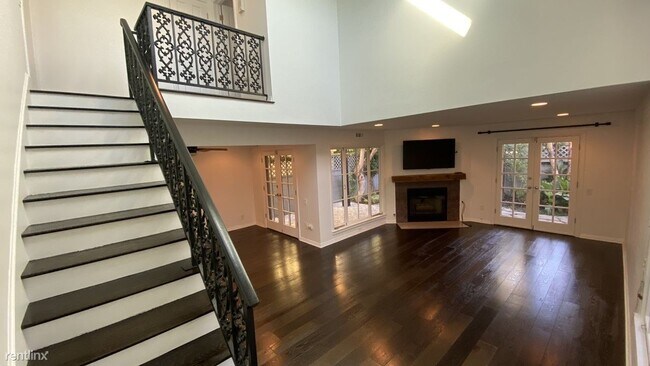 Foto del edificio - 2 br, 2.5 bath Townhome - 2016 Alberta Ave...