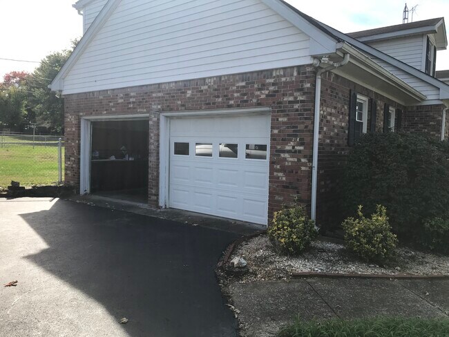 Building Photo - 9214 Louisville Rd