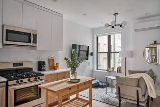 Building Photo - Common Brower (Furnished Rooms)