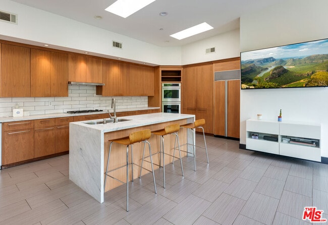 Building Photo - 2929 Passmore Dr