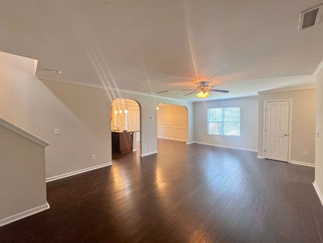 Foto del edificio - Spacious Three Bedroom Home in Churchill N...