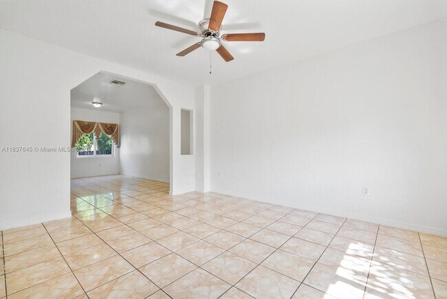 Foto del edificio - 8310 NW 2nd Ave