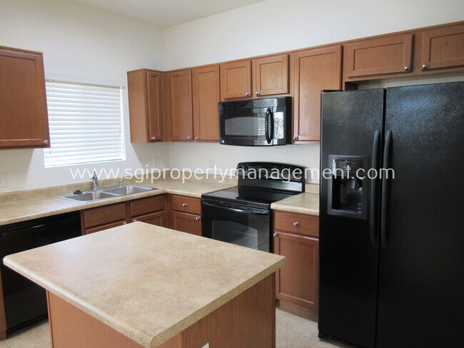 Foto del edificio - 2 BEDROOM, 2.5 BATHROOM GOODYEAR HOME!