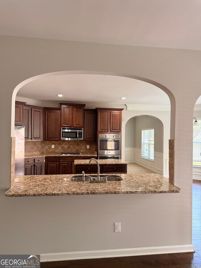 Building Photo - 559 Madison Park