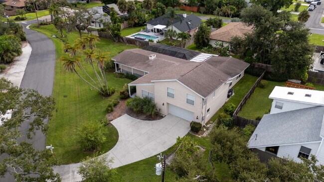 Foto del edificio - Spacious 5-Bed, 4-Bath Sarasota Home with ...