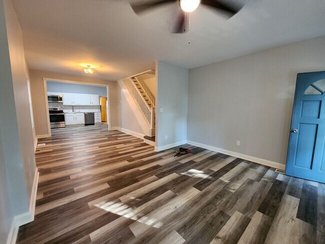 Foto del edificio - Beautiful 3 bedroom 1 bath house - patio -...