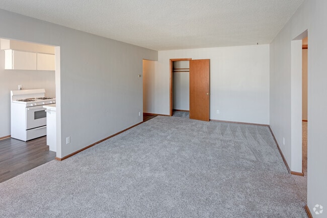 2BR, 1BA - 780 SF - Como Court