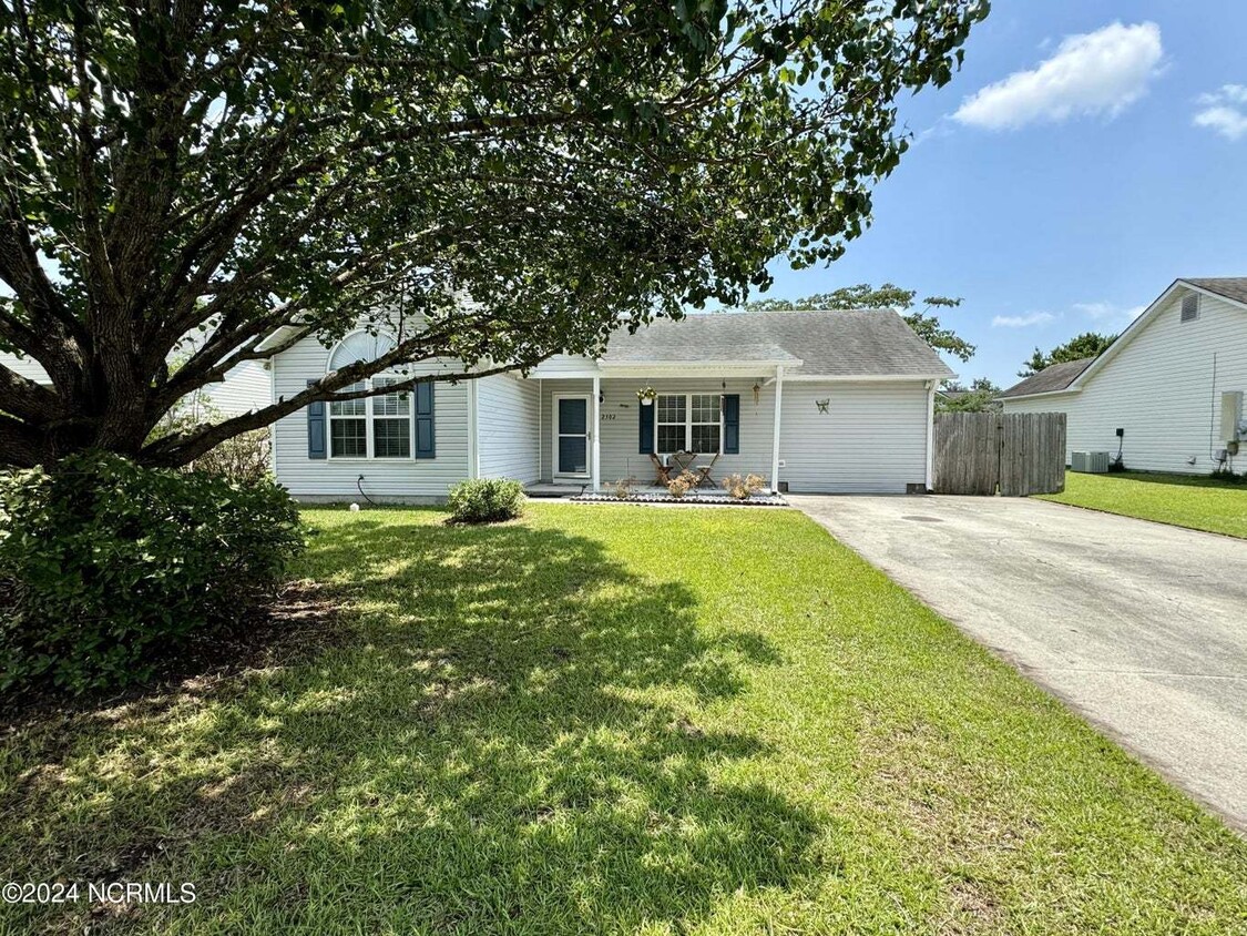 Foto principal - Charming 3-Bedroom Home in Wilmington - Fu...