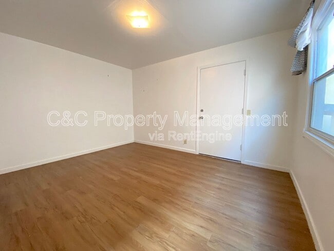 Foto del edificio - 554 Lighthouse Ave