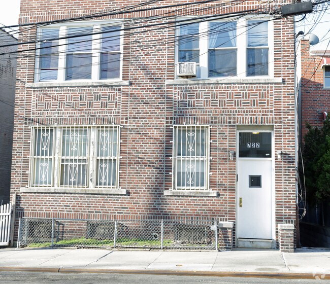 Building Photo - 722 E 229th