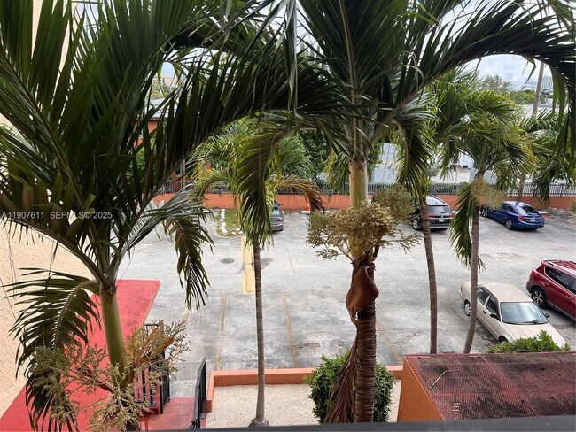 Foto del edificio - 677 SW 9th Ave