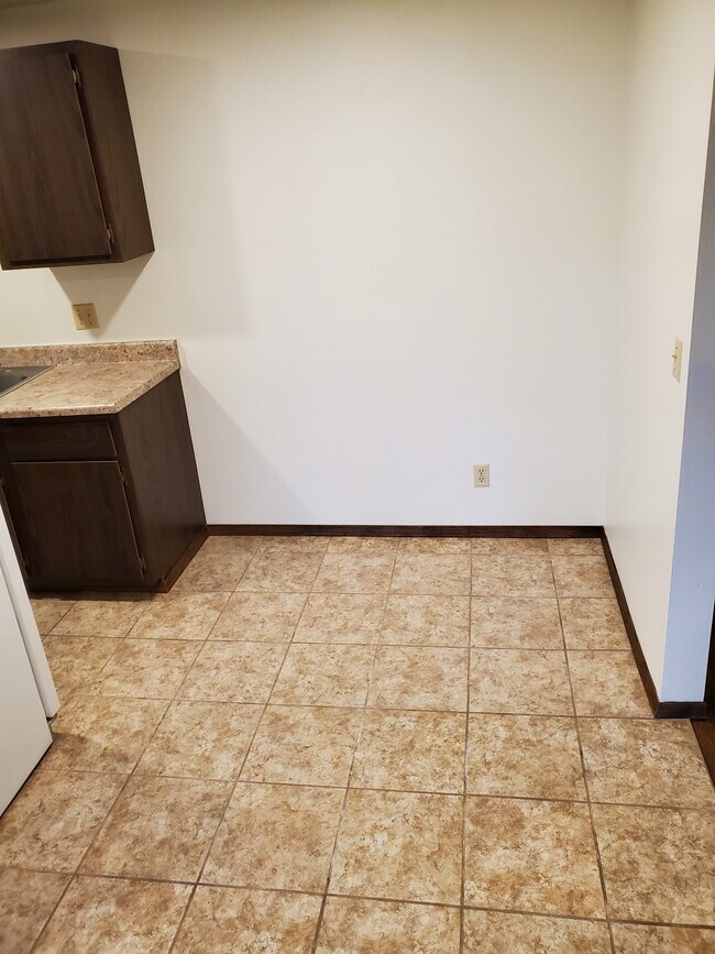 Building Photo - 820 Roberts Ave