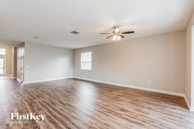 Building Photo - 20241 Merry Oak Ave