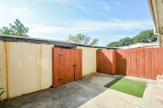Building Photo - 13282 Trail Hollow Dr